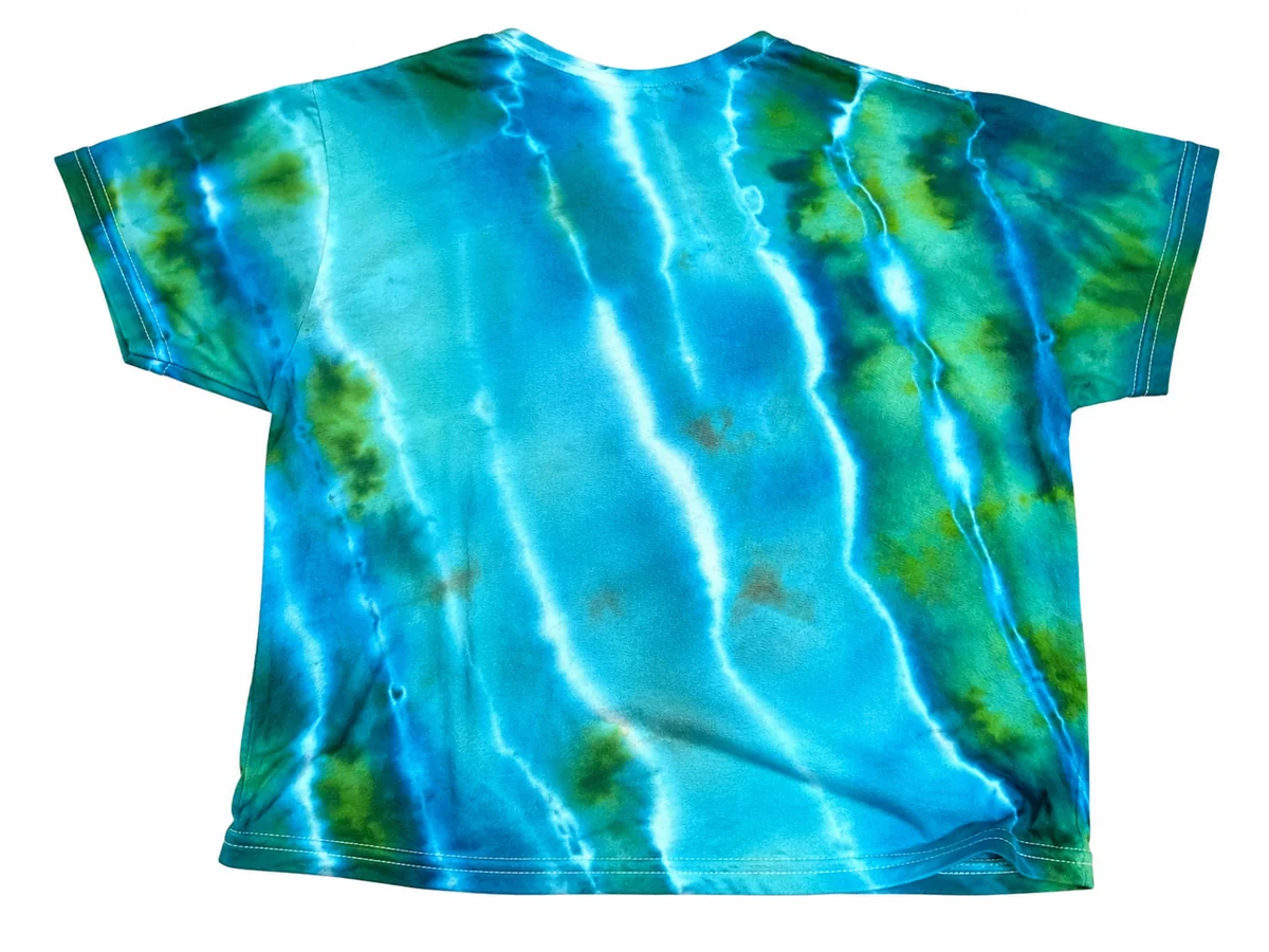 Ocean-inspired hand dye